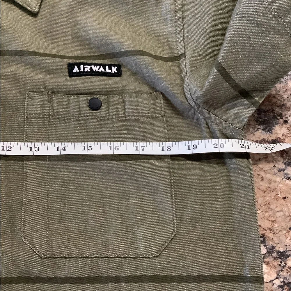Airwalk Men’s Short Sleeve Shirt, Snap Button – Size Medium - Olive Green - Picture 6 of 7